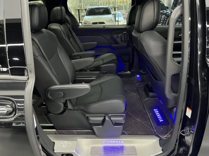 Granvia 2024 Model Intelligent Hybrid 2.5L 2WD Noble PLUS Edition – фото 9