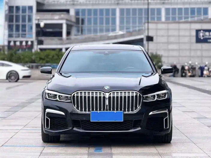 BMW 7 Series 2021 Model 740Li Leading Model M Sports Set – фото 2