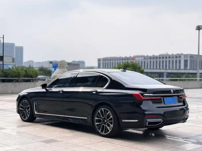 BMW 7 Series 2021 Model 740Li Leading Model M Sports Set – фото 4