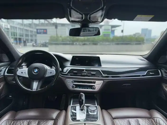 BMW 7 Series 2021 Model 740Li Leading Model M Sports Set – фото 8