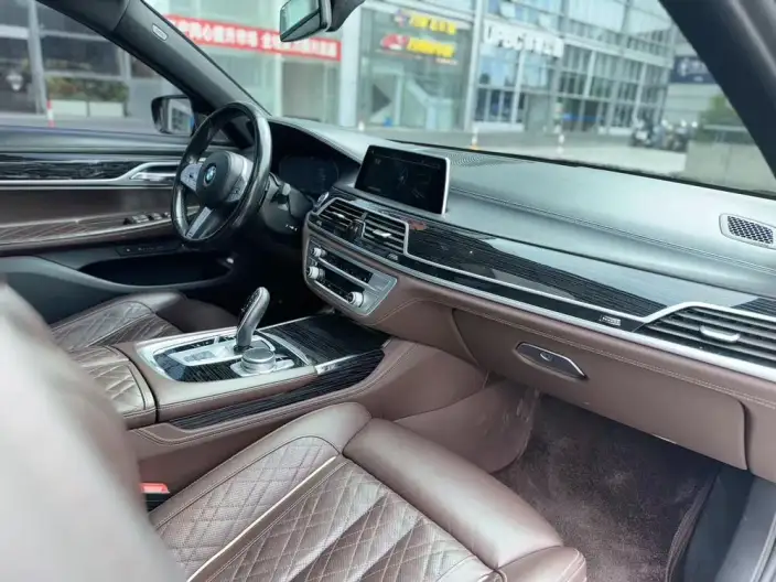 BMW 7 Series 2021 Model 740Li Leading Model M Sports Set – фото 10