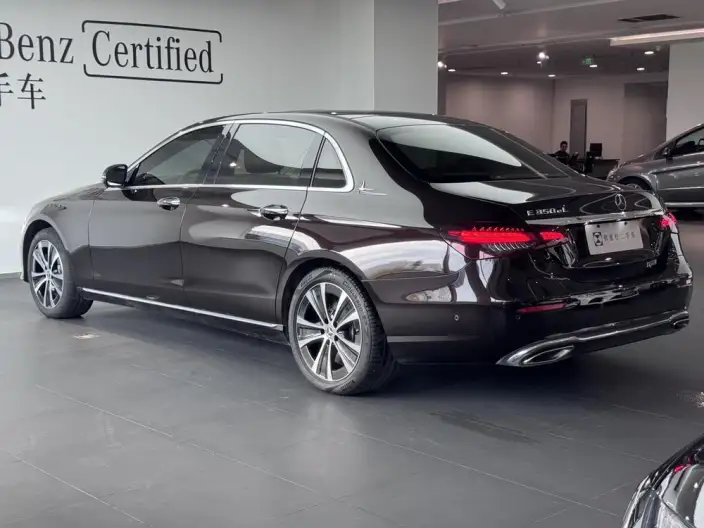 Mercedes-Benz E-Class PHEV 2022 Model Facelift E 350 e L sedan – фото 4