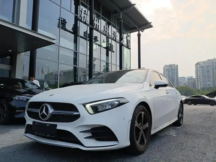 Mercedes-Benz A-class 2022 Model A 200 L Sports sedan Dynamic Edition – фото 1