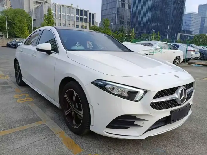 Mercedes-Benz A-class 2022 Model A 200 L Sports sedan Dynamic Edition – фото 3