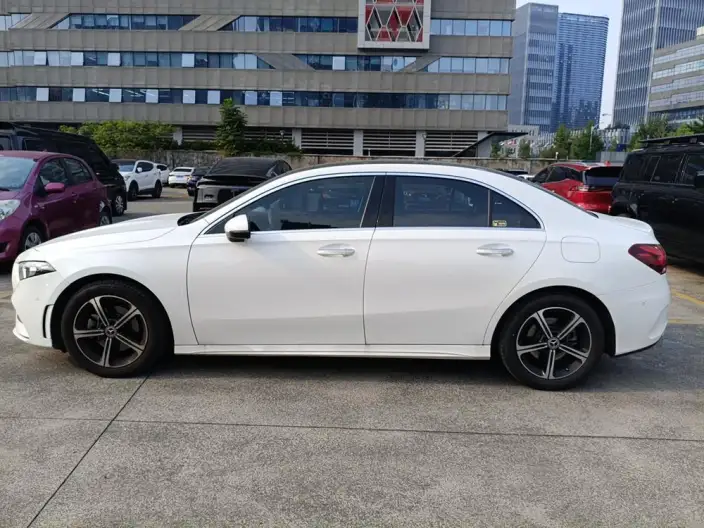 Mercedes-Benz A-class 2022 Model A 200 L Sports sedan Dynamic Edition – фото 4