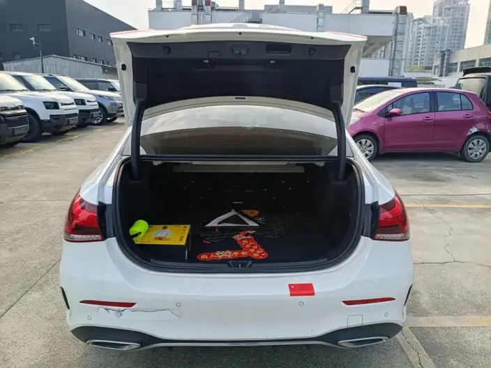 Mercedes-Benz A-class 2022 Model A 200 L Sports sedan Dynamic Edition – фото 8
