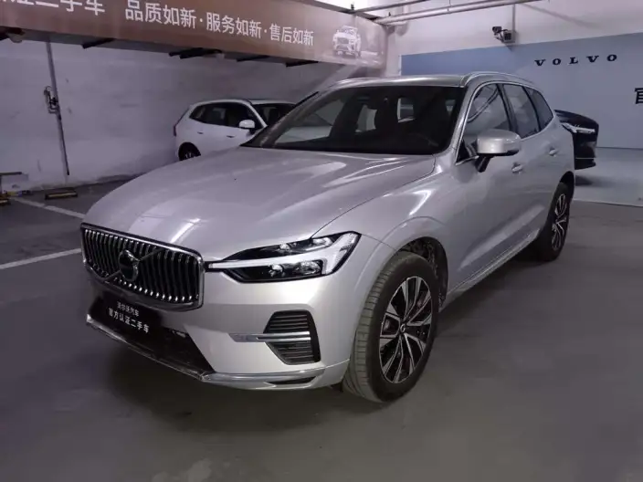 Volvo XC60 2025 Model B5 4WD Smart Range Deluxe Edition – фото 1