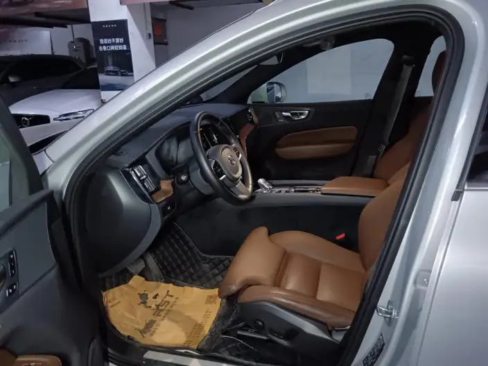Volvo XC60 2025 Model B5 4WD Smart Range Deluxe Edition – фото 8