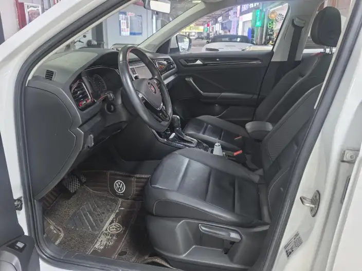 Volkswagen T-Roc 2020 Model 280TSI DSG 2WD Comfort Model – фото 9