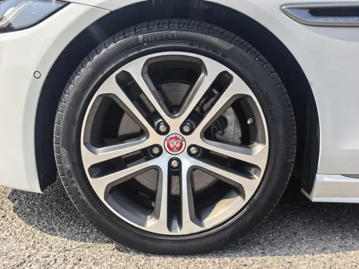 Jaguar XE L 2020 Model 2.0T 200PS R-DYNAMIC S Enterprising Sports Edition – фото 7