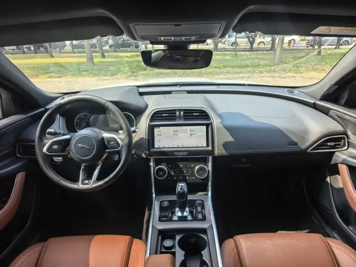 Jaguar XE L 2020 Model 2.0T 200PS R-DYNAMIC S Enterprising Sports Edition – фото 9