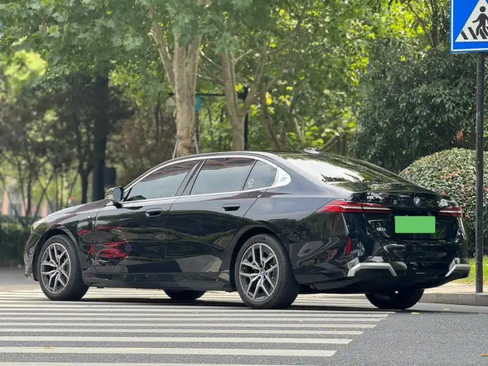 BMW i5 2025 Model eDrive40L Luxury Set – фото 4