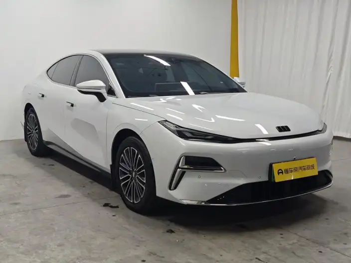 Geely Galaxy E8 PHEV 2025 Model 130km EM-i Exclusive Edition – фото 3