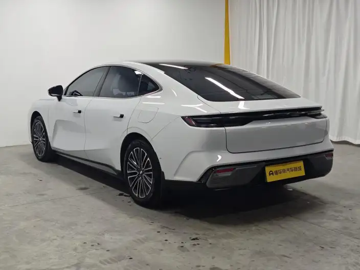 Geely Galaxy E8 PHEV 2025 Model 130km EM-i Exclusive Edition – фото 5