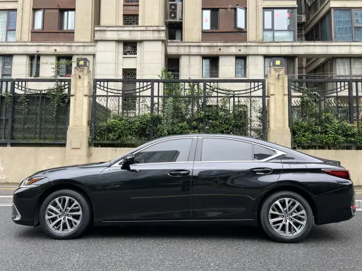 Lexus ES 2021 Model 200 Superior Edition – фото 4