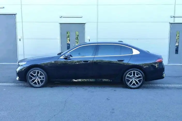 BMW i5 2025 Model eDrive35L M Sports Set – фото 3