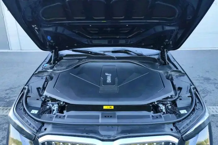BMW i5 2025 Model eDrive35L M Sports Set – фото 6