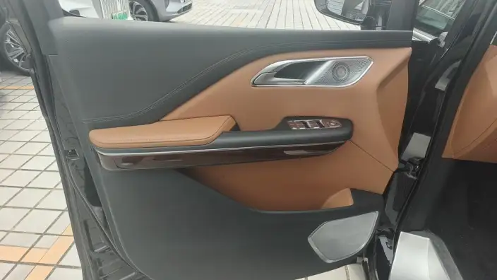 HONGQI HQ9 PHEV 2024 Model 4WD Deluxe Edition – фото 8