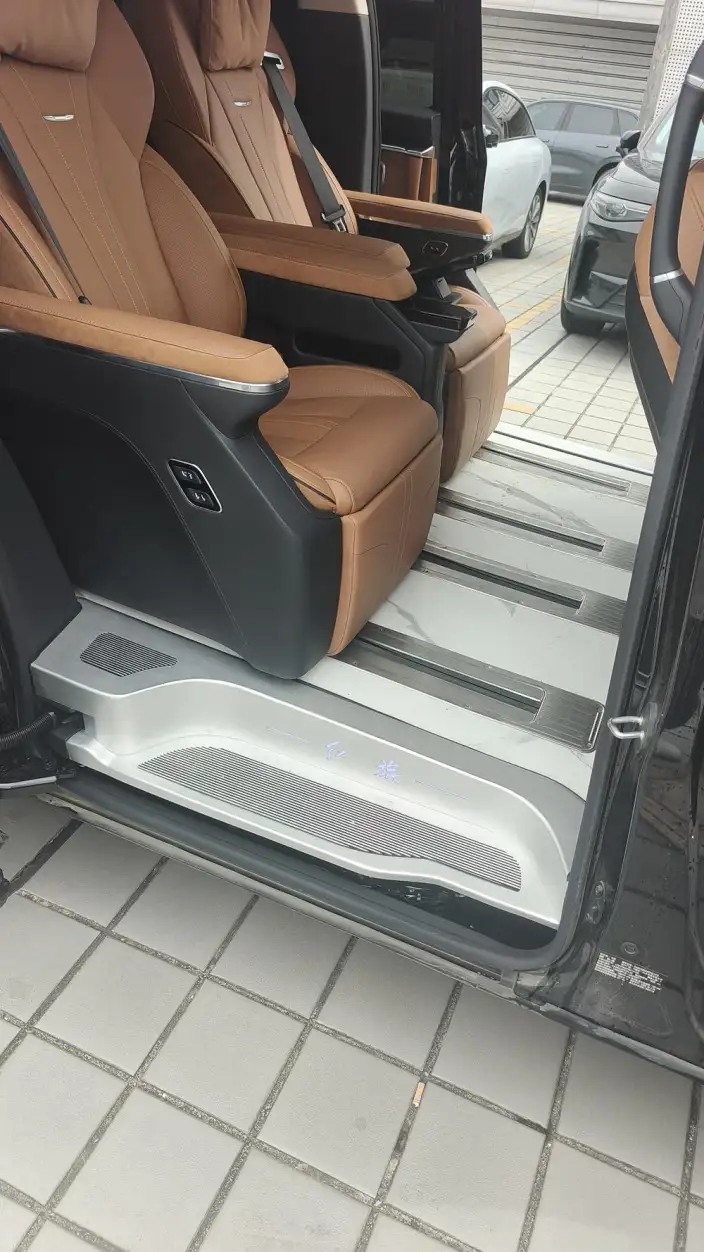 HONGQI HQ9 PHEV 2024 Model 4WD Deluxe Edition – фото 10