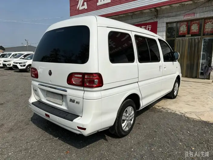 Lingzhi 2023 Model M5 1.6L Comfort Model 7 seat – фото 6