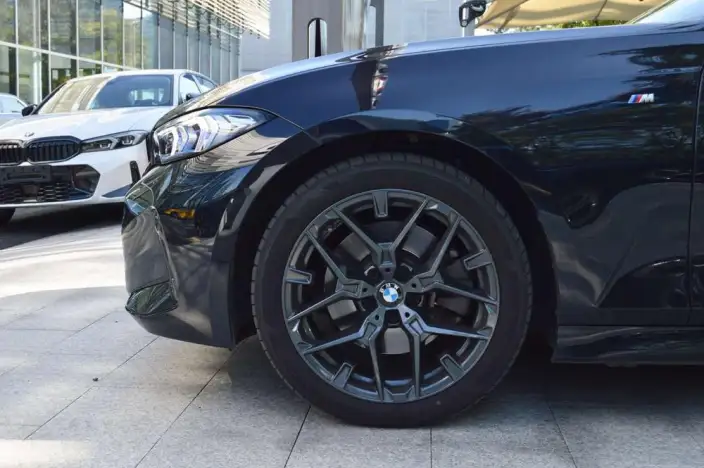 BMW 3 Series 2025 Model 330Li Exclusive Model M Sports Night Set – фото 7
