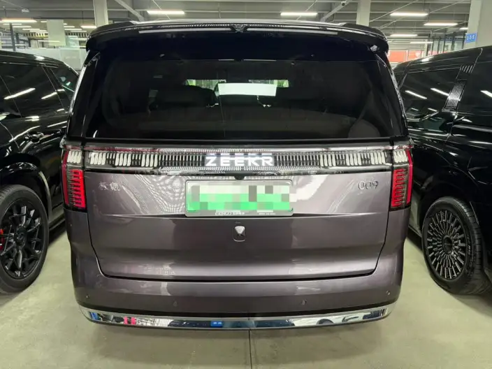 ZEEKR 009 2024 Model VI seat Executive Edition 4WD 108kWh – фото 5