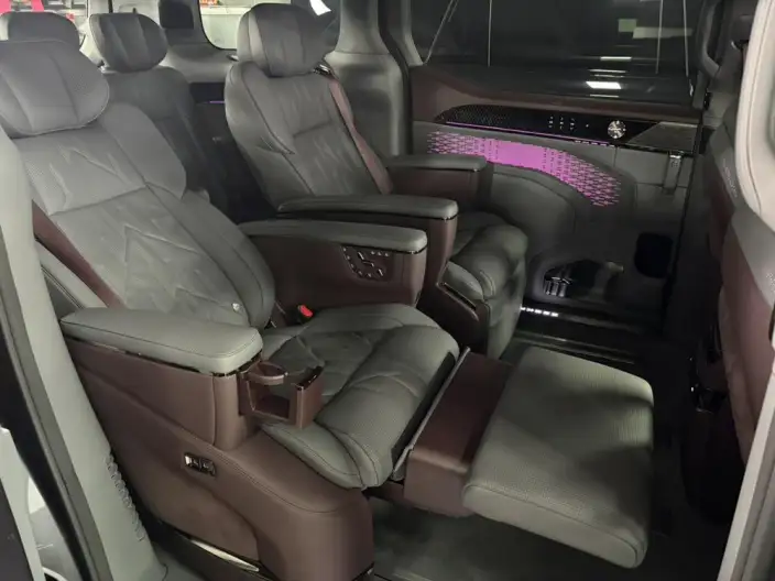 ZEEKR 009 2024 Model VI seat Executive Edition 4WD 108kWh – фото 9
