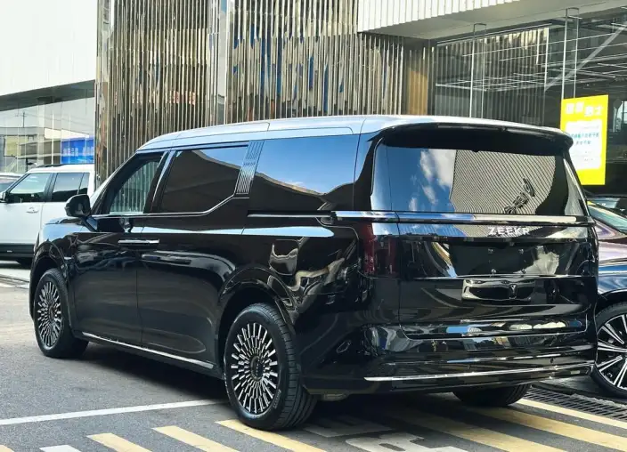 ZEEKR 009 2024 Model VI seat Executive Edition 4WD 108kWh