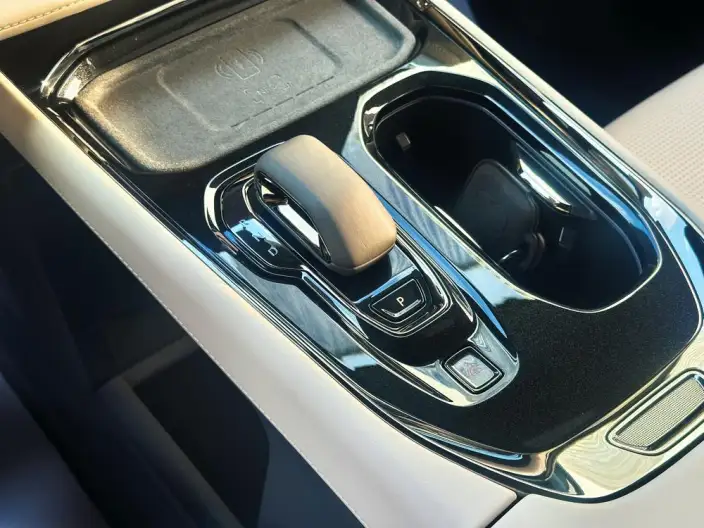 ZEEKR 009 2024 Model VI seat Executive Edition 4WD 108kWh – фото 8