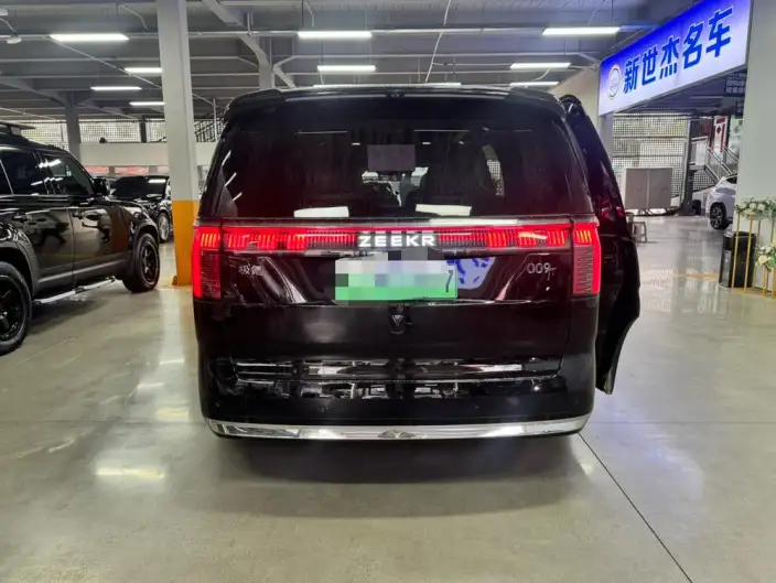 ZEEKR 009 2024 Model VI seat Executive Edition 4WD 108kWh