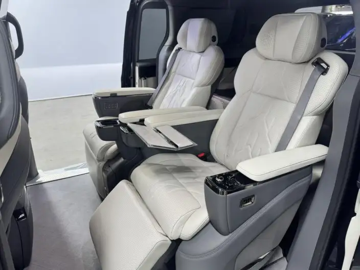 ZEEKR 009 2024 Model VI seat Executive Edition 4WD 108kWh – фото 9