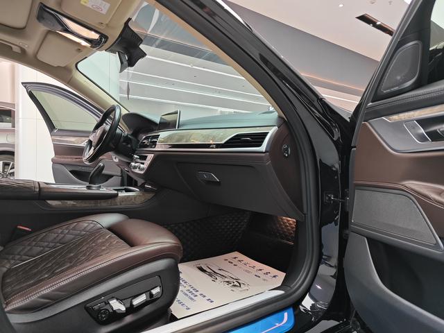 BMW 7 Series 2021 740Li Leader Luxury Package – фото 10