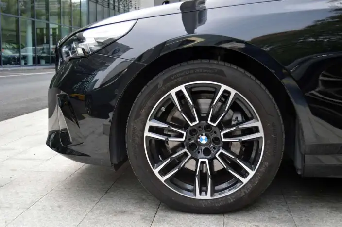 BMW 5 Series 2025 Model Facelift 530Li Leading Model M Sports Set – фото 7