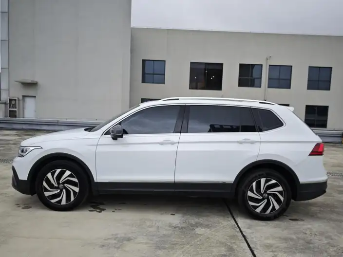 Volkswagen Tiguan L 2023 Model 300TSI 2WD Smart Edition – фото 4