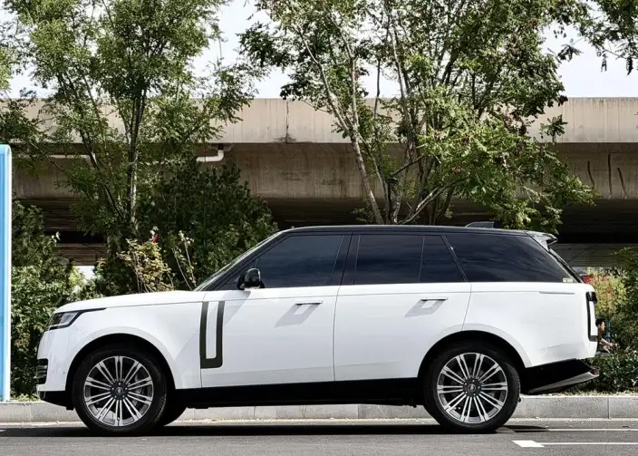 Range Rover 2023 Model 3.0 L6 360PS Shengshi Edition