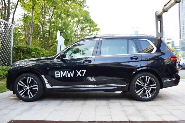 BMW X7 2024 Model xDrive40i Exclusive Model M Sports Set 6 seat – фото 3
