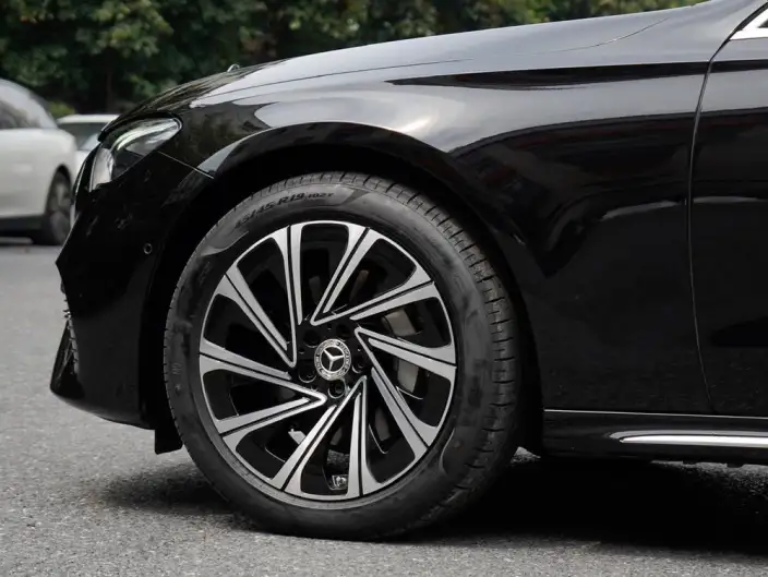 Mercedes-Benz E-Class 2025 Model E 300 L Luxury Model sedan – фото 8
