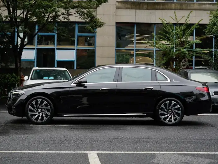 Mercedes-Benz E-Class 2025 Model E 300 L Luxury Model sedan – фото 3