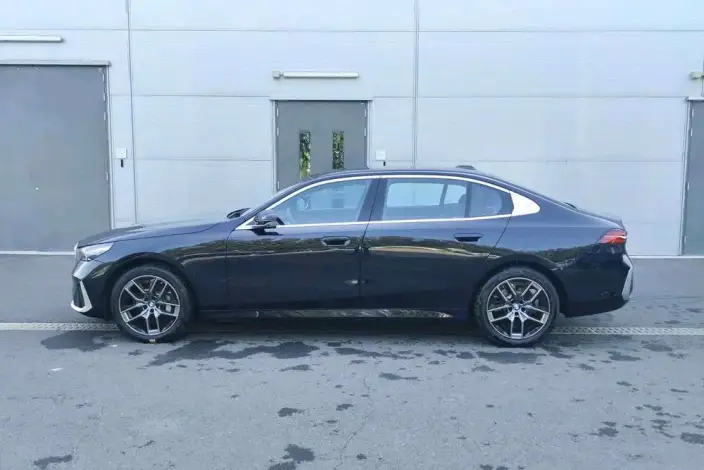 BMW 5 Series 2026 Model 530Li Leading Model Luxury Set – фото 3