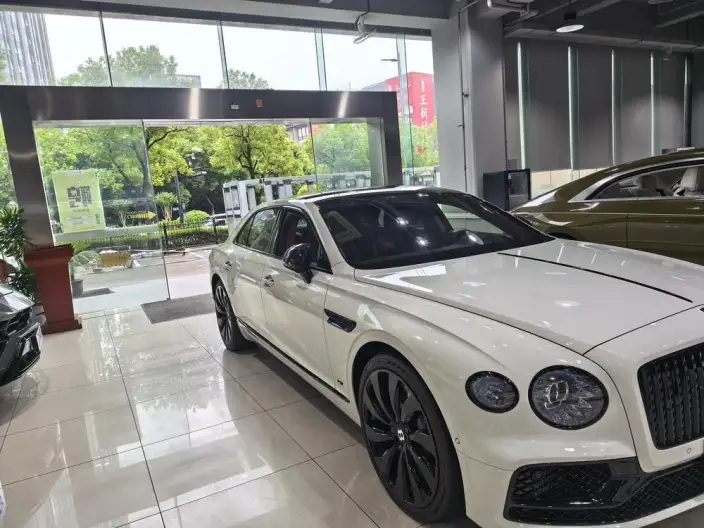 Continental Flying Spur 2022 Model 4.0T V8 Standard Edition – фото 2