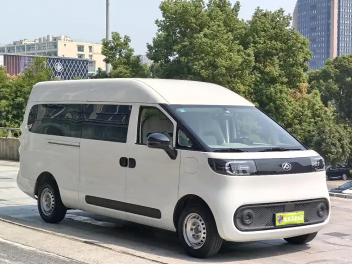 Maxus Dana V1 2025 Model V1+ Long axis High top Gran Edition 62kWh – фото 2