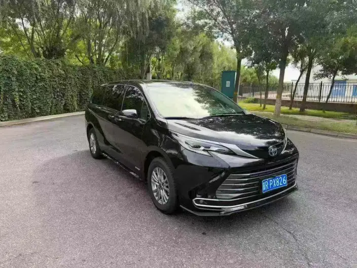 Toyota Sienna 2021 Model 2.5L Hybrid Comfort Edition – фото 3