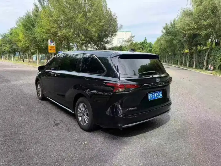 Toyota Sienna 2021 Model 2.5L Hybrid Comfort Edition – фото 4