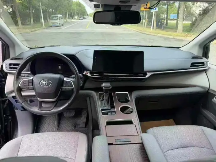Toyota Sienna 2021 Model 2.5L Hybrid Comfort Edition – фото 7