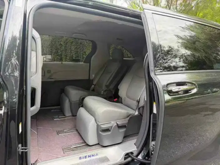 Toyota Sienna 2021 Model 2.5L Hybrid Comfort Edition – фото 9