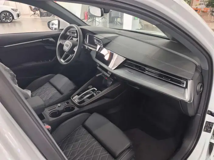 Audi A3 2025 Model A3L Limousine 35 TFSI Continental Flying Spur Exclusive Model – фото 8