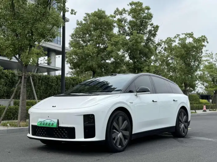 Li Auto i6 2025 Model 4WD Standard Edition – фото 1
