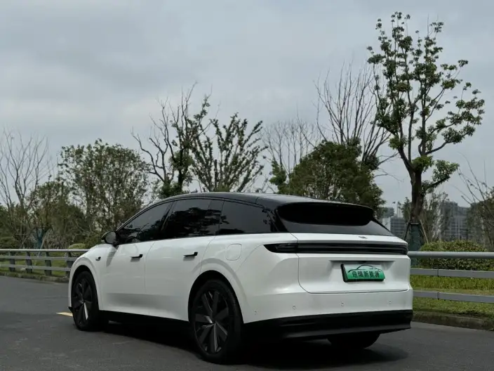 Li Auto i6 2025 Model 4WD Standard Edition – фото 5