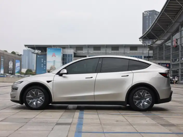 Model Y L 2026 Model Standard Edition – фото 4