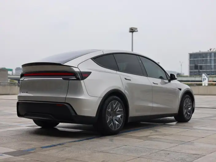 Model Y L 2026 Model Standard Edition – фото 7